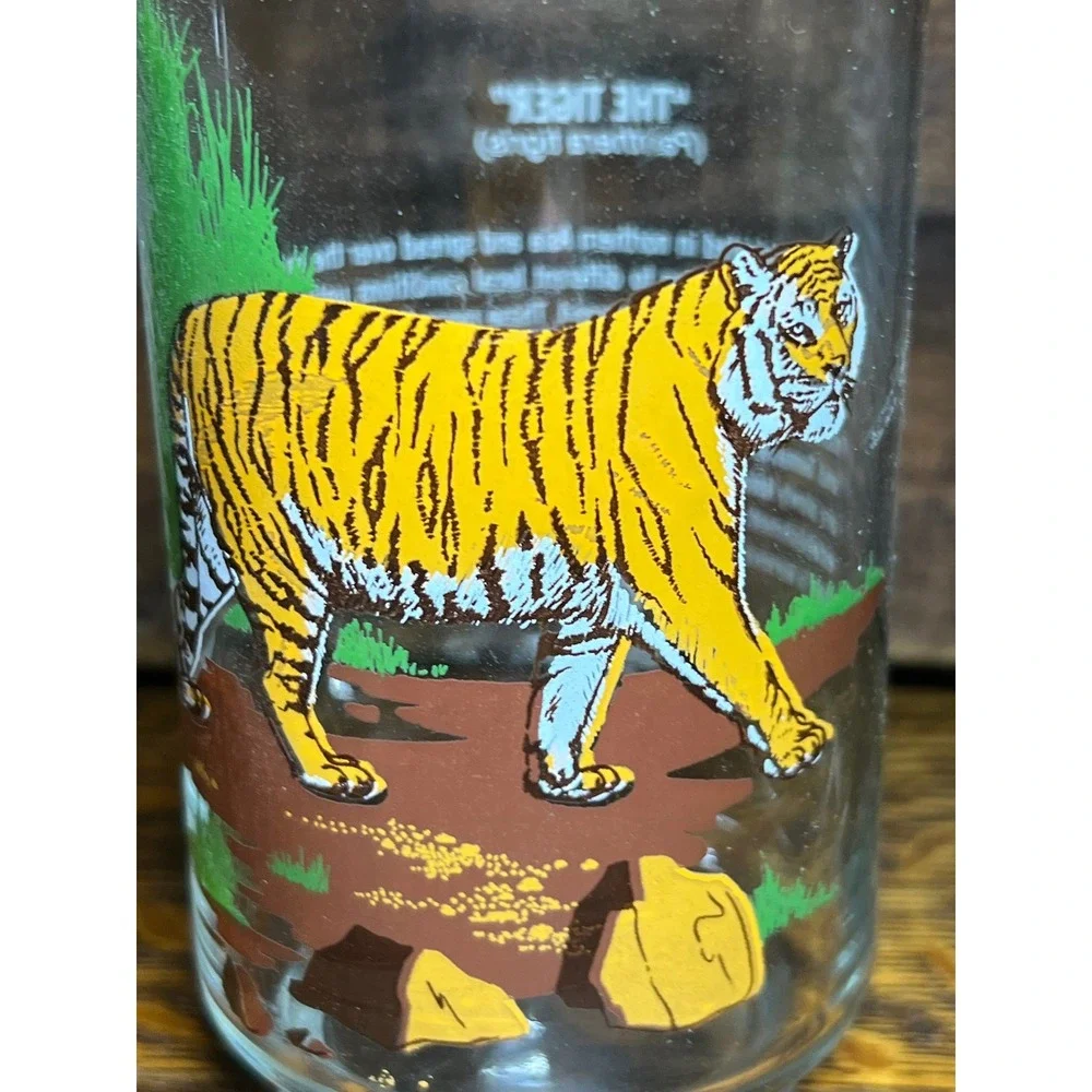 Vintage 1978 Burger Chef Glasses Endangered Species  Tiger Bald Eagle Set of 2